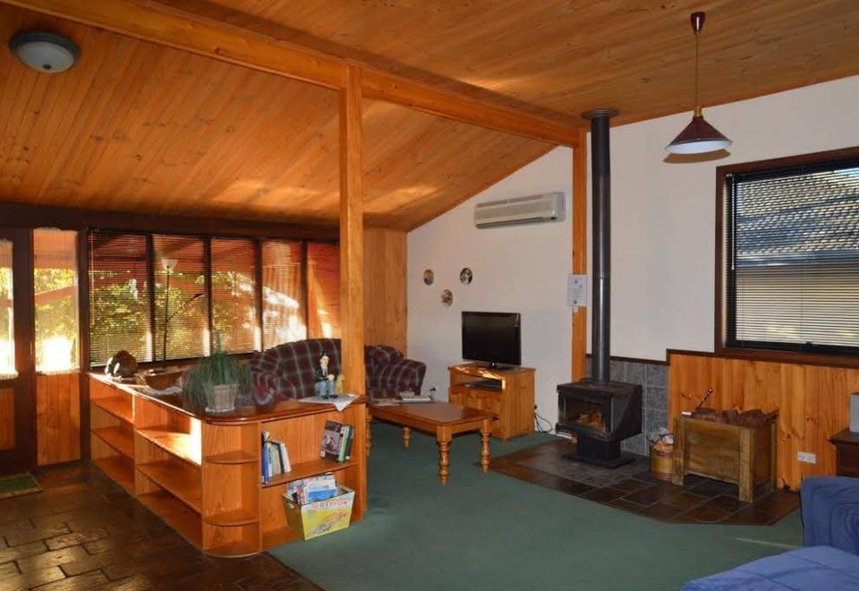 Pemberton Old Picture Theatre Holiday Apartments - Housity