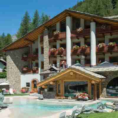Eco Wellness Hotel Notre Maison Hotel Exterior