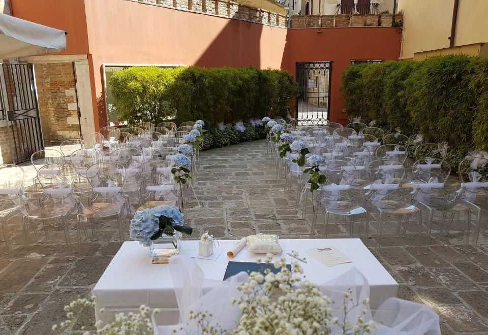 2. 시나 센추리온 ..