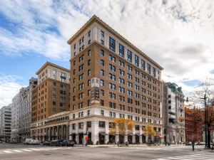 Global Luxury Suites at the White House