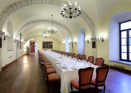 Crisol Monasterio de San Miguel Отели рядом с достопримечательностью «Плайя де ла Пунтилья»