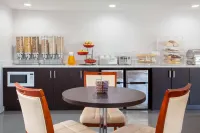 Econo Lodge Inn & Suites - Desayuno