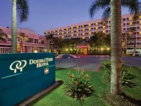 DoubleTree by Hilton LAX - El Segundo Hotel dekat The Point