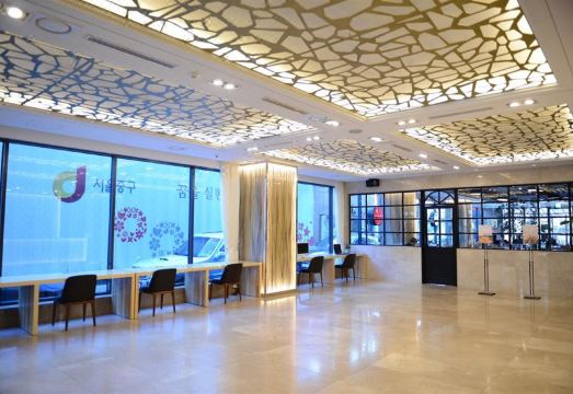 트레블로지 명동 시티홀 외관 및 로비