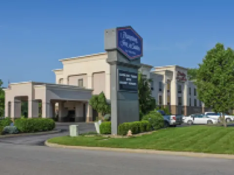 Hampton Inn & Suites Youngstown-Canfield Hotels in Canfield