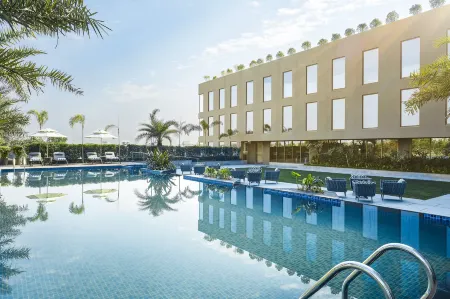 Courtyard Siliguri Отели в г. Силигри