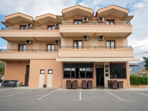 Hotel Holiday