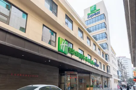 Holiday Inn Express Xi'an Bell Tower Отели рядом с достопримечательностью «Yong Ning Gate»