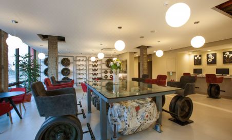823Tourist Hotel - Housity