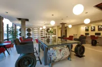 823Tourist Hotel