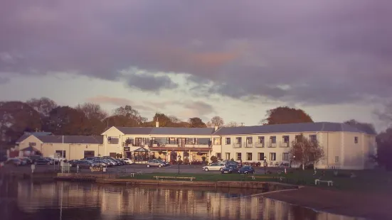 Lakeside Manor Hotel