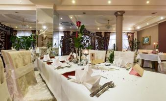 Hotel Palac Akropol - Housity