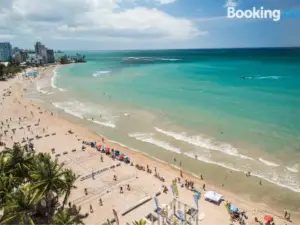 Ocean View Deluxe Suite: Pvt. Beach & Pool