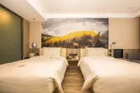 Atour Hotel at the People's Cinema in Urumqi International Grand Bazaar