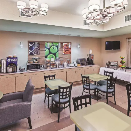 La Quinta Inn & Suites by Wyndham Corpus Christi Northwest