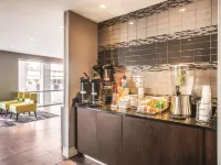 La Quinta Inn & Suites by Wyndham Atlanta Midtown - Buckhead - breakfast