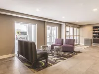 La Quinta Inn & Suites by Wyndham Cleveland - Airport North Hotels in Cleveland