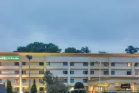 La Quinta Inn & Suites by Wyndham Atlanta Roswell Hotels in Roswell