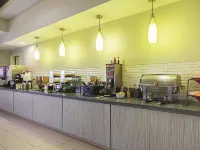 La Quinta Inn & Suites by Wyndham Fresno Northwest - Morgenmad