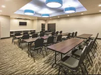 La Quinta Inn & Suites by Wyndham Dallas - Richardson Hotels near Park Central