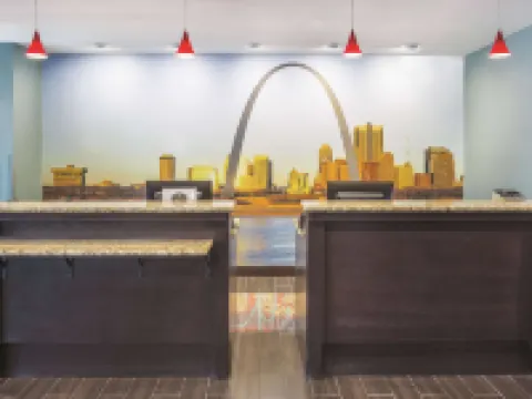 La Quinta Inn & Suites by Wyndham O'Fallon, IL - St. Louis Hotels in OFallon