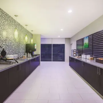 La Quinta Inn & Suites by Wyndham Clifton Park/Saratoga Area