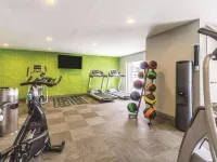 La Quinta Inn & Suites by Wyndham Cleveland - Airport North - Gym