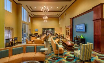 Holiday Inn Express & Suites Red Bluff-South Redding Area