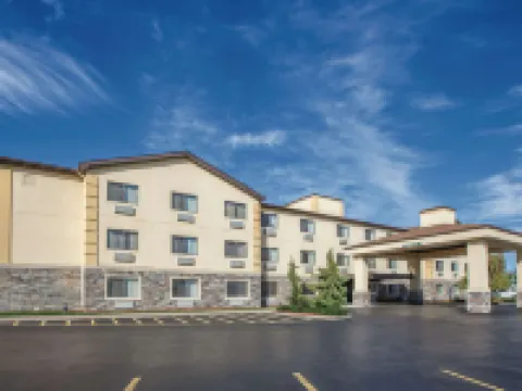 La Quinta Inn & Suites by Wyndham Erie Hotels in Summit Township