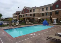 Staybridge Suites BOWLING GREEN by IHG - Rooftop Pools