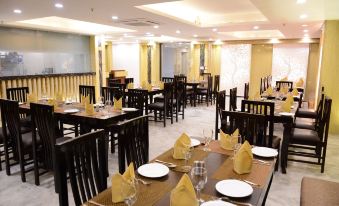 Hotel S. K Crown Park Naraina - Hizvo