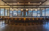 Hotel Indigo TULSA DWTN-ENTERTAINMENT AREA by IHG - Bares