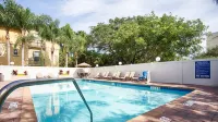 Best Western Fort Lauderdale Airport/Cruise Port - Rooftop Pools