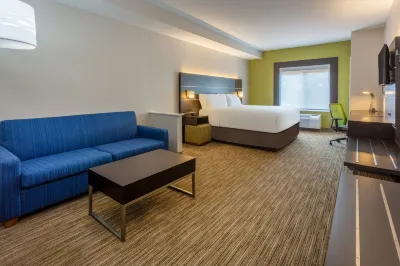 Holiday Inn Express & Suites Charlotte- Arrowood