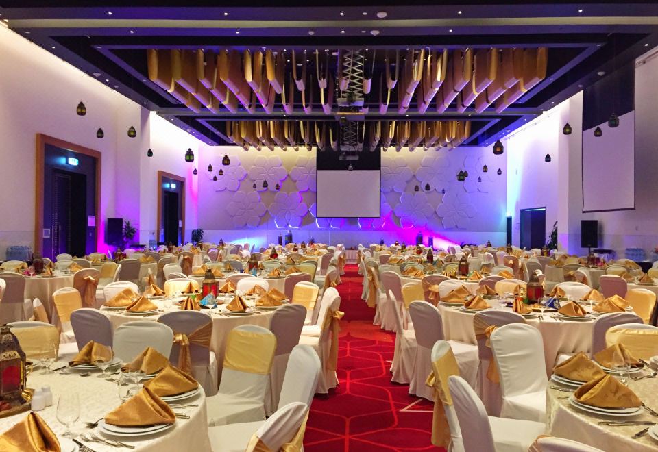 크라운 플라자 야스 아일랜드의 아름다운 전용 해변