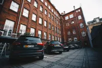 Ascot Hotel - parking