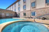 Spark by Hilton Pecos - 2-Star
