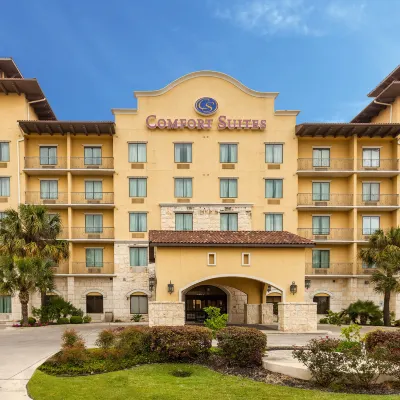 Comfort Suites Alamo Riverwalk Hotels near Maverick Park
