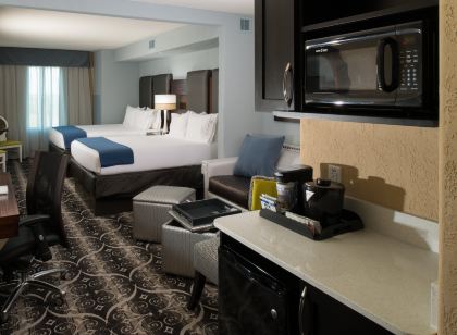 Holiday Inn Express & Suites Kansas City Airport