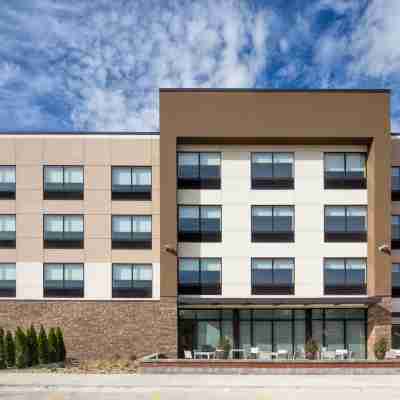 Holiday Inn Express & Suites East Peoria - Riverfront Hotel Exterior