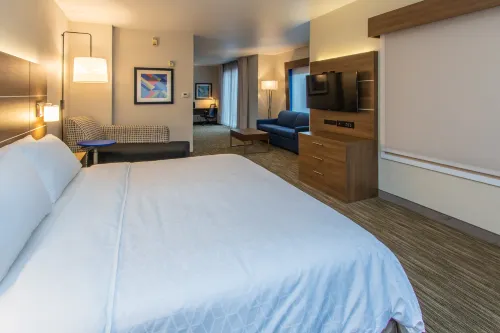 Holiday Inn Express & Suites Roseville - Galleria Area Hotels in Granite Bay