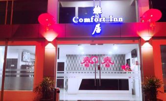 "a modern building with a large sign that reads "" comfort inn "" prominently displayed on the front" at Comfort Inn