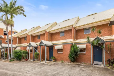 Spring Hill Terraces Motel & Apartments Hotels near Cathedral Square