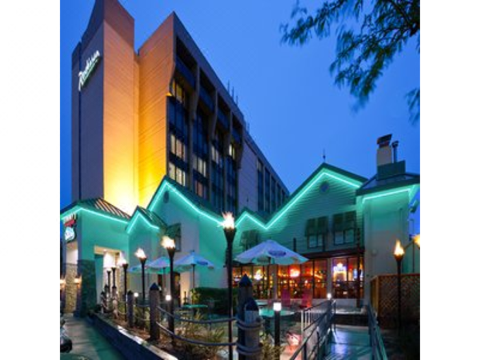 Radisson Hotel Milwaukee West-Wauwatosa Updated 2022 Room Price-Reviews &  Deals | Trip.com