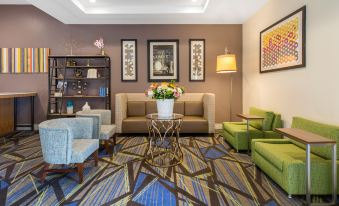 Holiday Inn Express & Suites Houston-Alvin