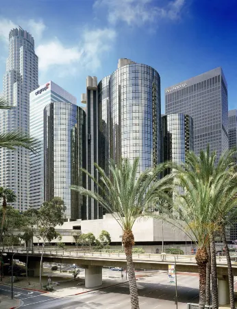 The Westin Bonaventure Hotel & Suites, Los Angeles Отели рядом с достопримечательностью «Holyland Exhibition»