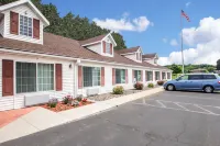 Econo Lodge Inn & Suites