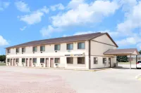 Super 8 by Wyndham Winner SD Hotels in Winner