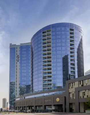 فندق راديسون بلو، دبي ووترفرونت Hotels near الخليج التجاري‎