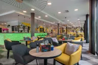 Holiday Inn - the niu, FURY ASCHHEIM MESSE by IHG - bar